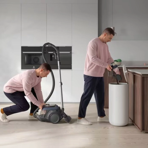 Пылесос Electrolux EL61C3DB - 18