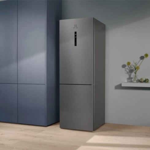 Холодильник Electrolux RNC7ME32X2 - 3